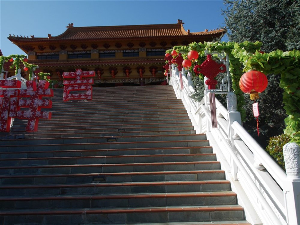 Nan Tien temple entrance Woolongong_1034x776