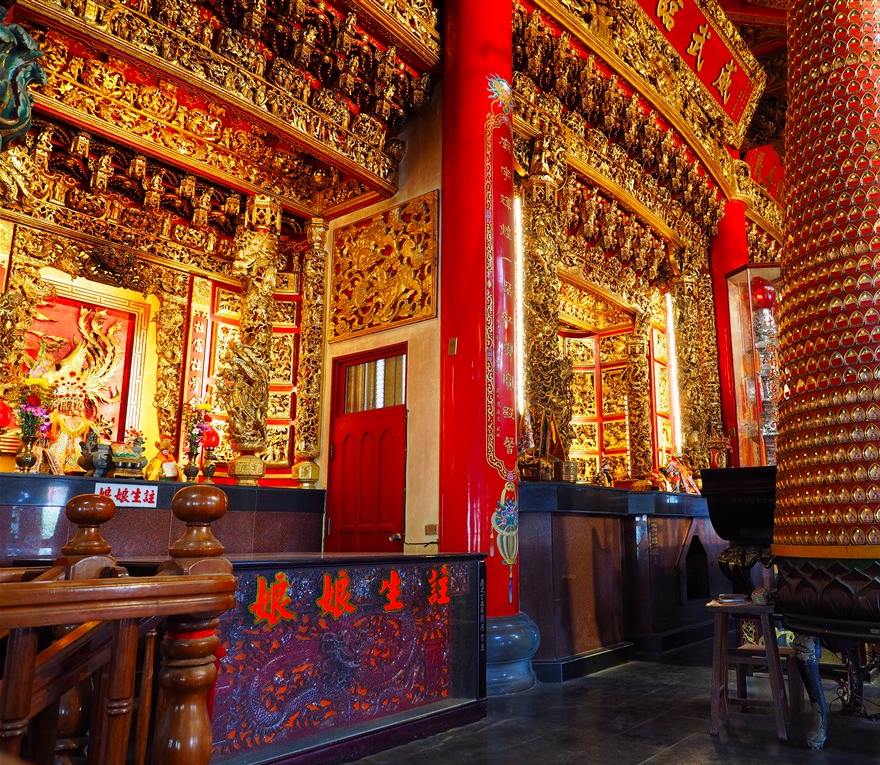 Red and gold Sihcao Dajhong Temple Annan